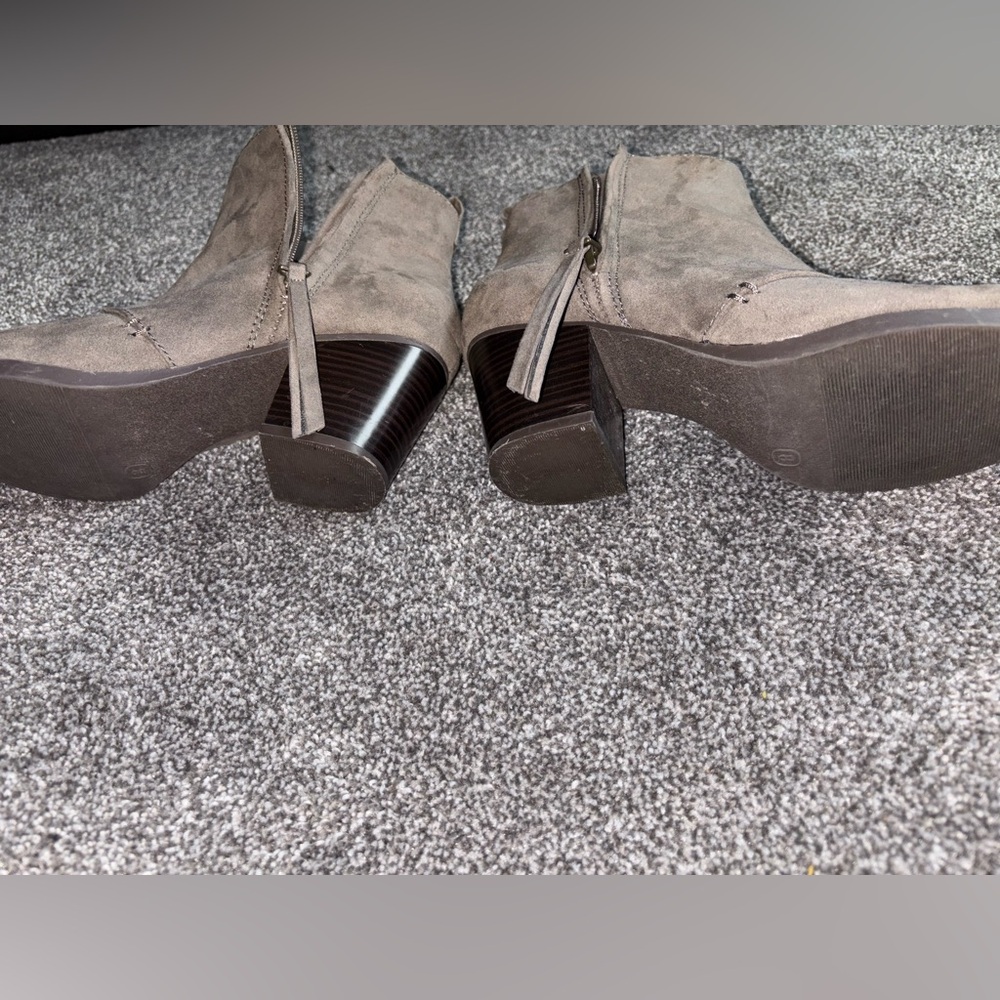 Old Navy Mid Boots With Heel/ Taupe/Sz. (8) - Picture 10 of 12